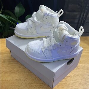 Force1 Kids White High-Top Sneakers